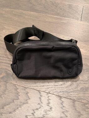lululemon athletica Black Everywhere Belt Bag 1L